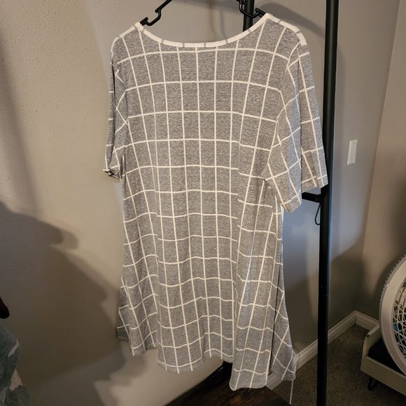 Lula Roe - Picture 2 of 2